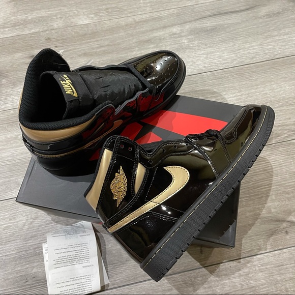 Air Jordan 1 Retro High OG Metallic Gold Black - Picture 6 of 9